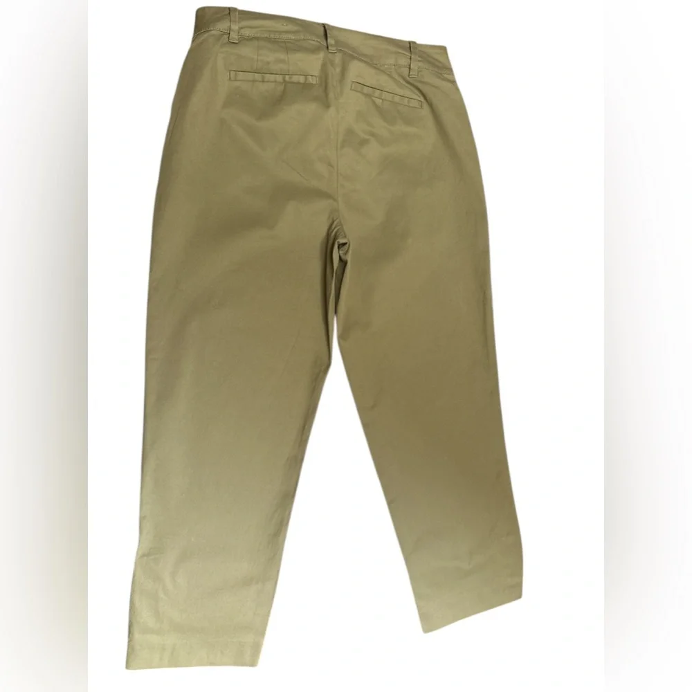 Talbots Green Perfect Crop Pants,Size 2P,Made in Indonesia,98% Cotton,2% Spandex